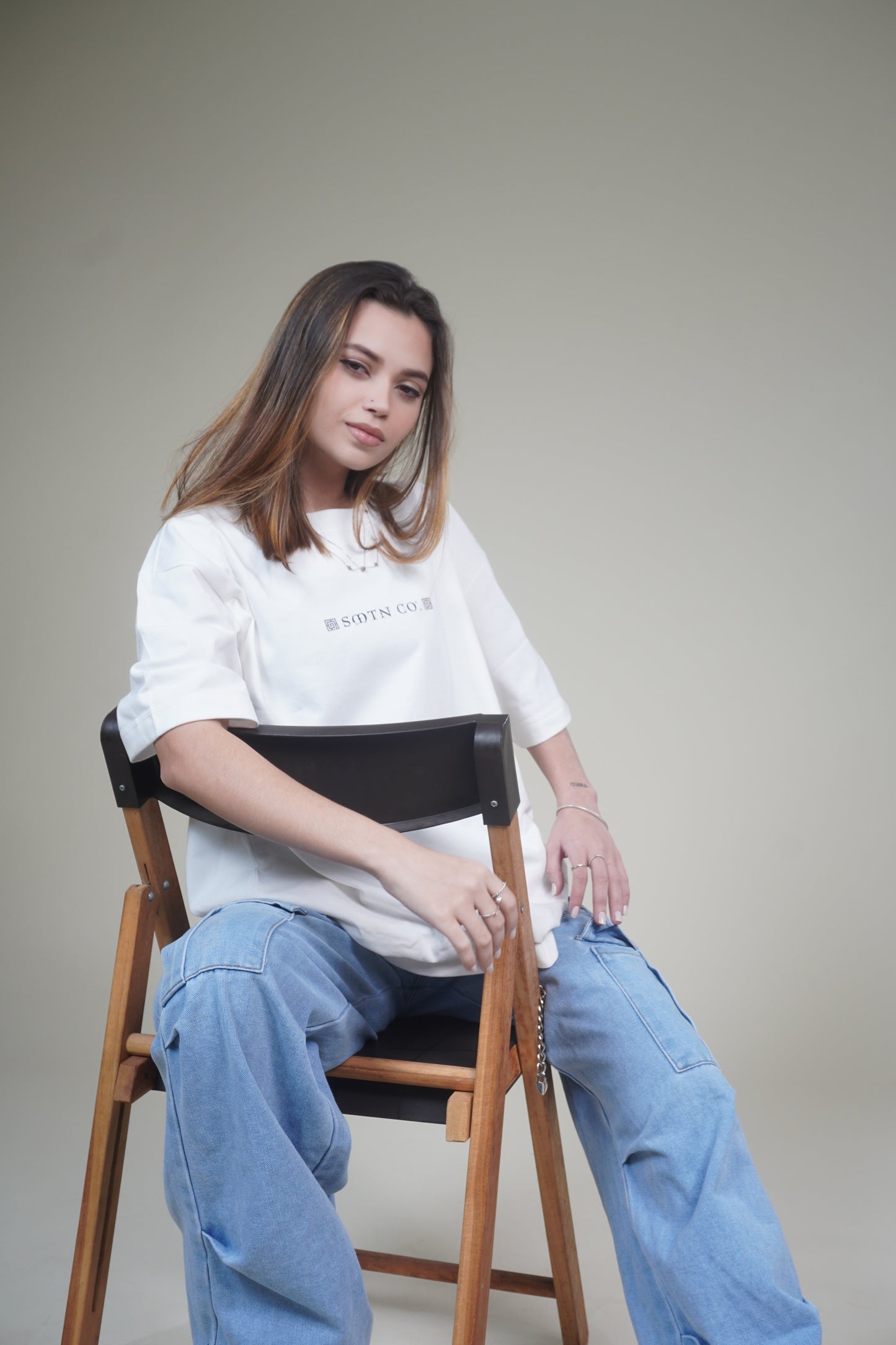 Camiseta Oversized Off-White - SMTN Co. Sacro