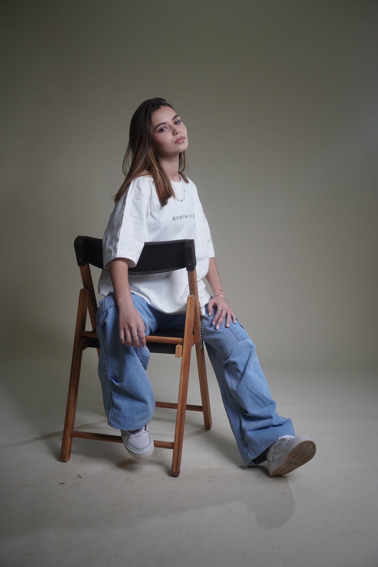 Camiseta Oversized Off-White - SMTN Co. Sacro