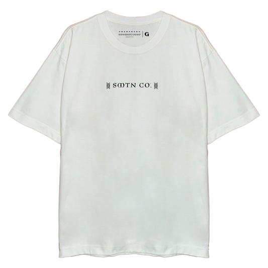 Camiseta Oversized Off-White - SMTN Co. Deluxe